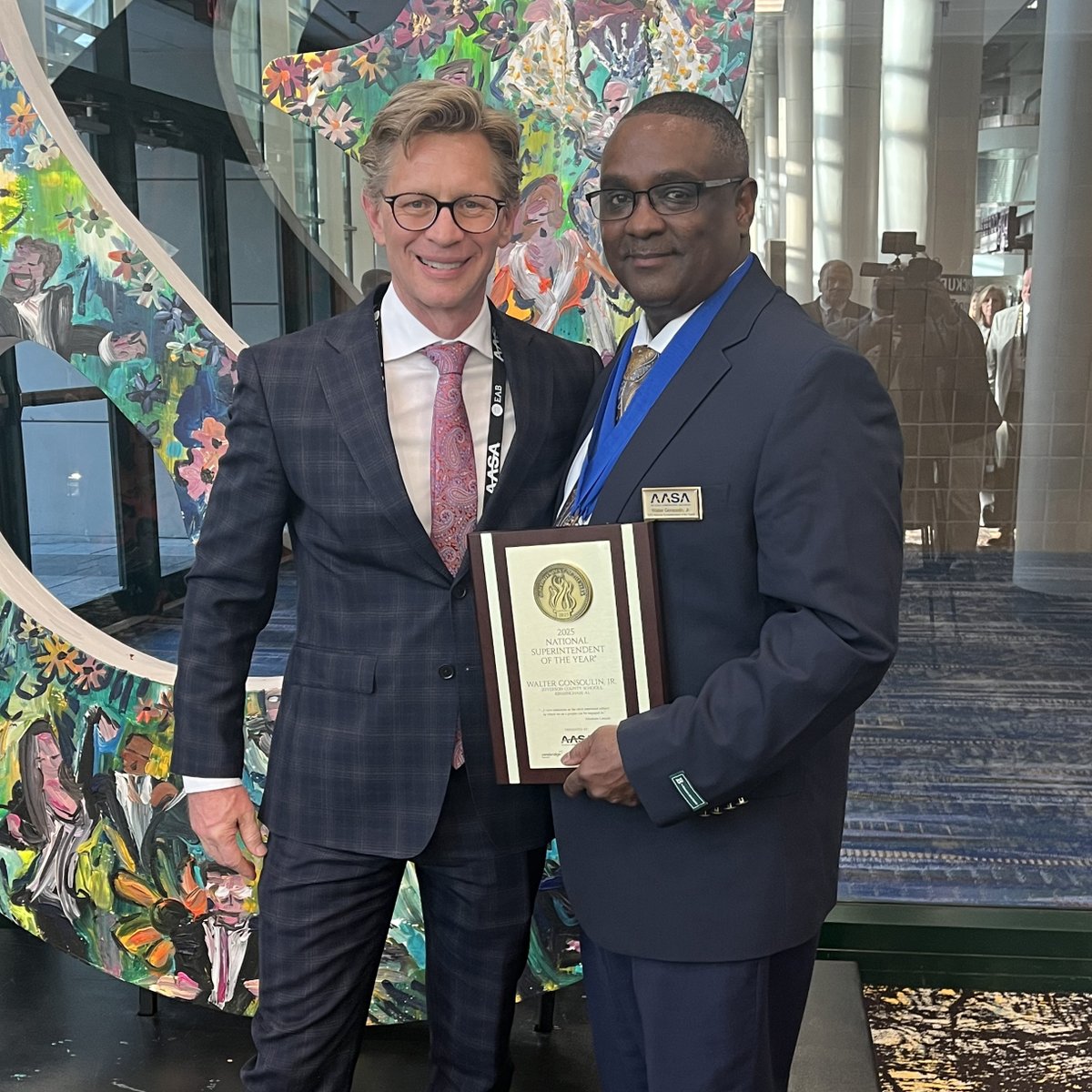🎉 Historic Moment! Dr. Walter Gonsoulin is the 2025 #NationalSuperintendentOfTheYear—the first from Alabama! 📹Watch his acceptance speech &amp; read more here: jefcoed.com/article/2071926 #JEFCOEDProud <a href="/gonsoulinwalter/">Walter</a> <a href="/AASAHQ/">AASA</a>