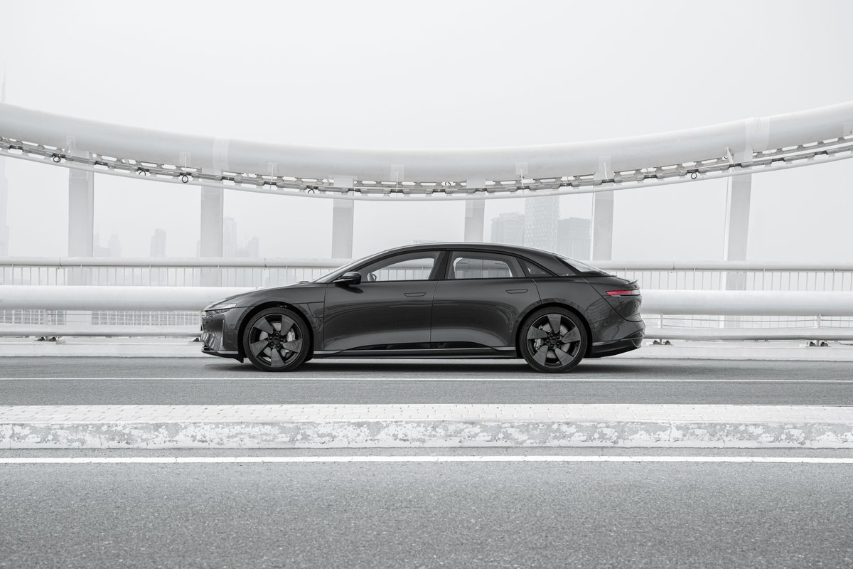 LucidMotors's tweet photo. Monochrome, but make it electric. https://t.co/AQxPxtA5QK