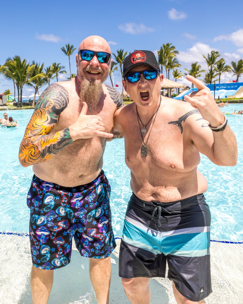 toolinthesand's tweet image. Sun's out, vibes are high! Make sure to stay hydrated because tonight’s going to be LOUD 🤘💧