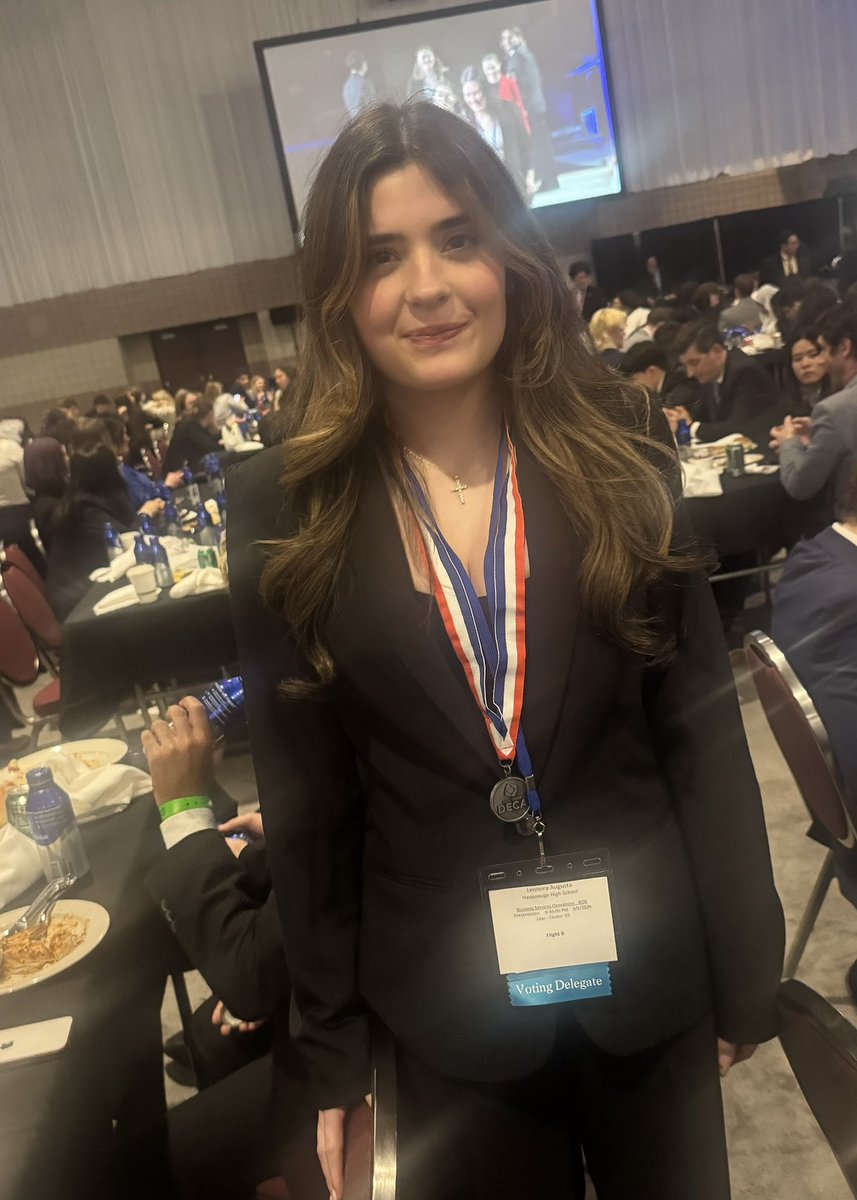 mrhufnagel's tweet photo. Congratulations to Hauppauge DECA President, Leonora, for being inducted into the NY DECA Honor Society @HPS_Eagles @dmurph88 @JWieckhorst94 @lesliebrophy #EaglePride https://t.co/NRazw5Pu0S