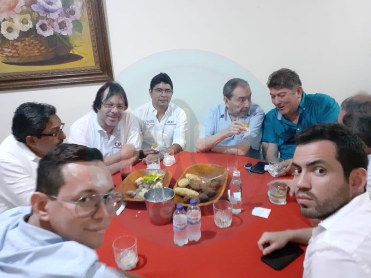 Foto inédita que publicamos hoy en <a href="/BluRadioCo/">BluRadio Colombia</a>: Jaime Berdugo, nuevo viceministro del interior y mano derecha de <a href="/AABenedetti/">Armando Benedetti</a> en la casa de Fuad Char en 2018. 

Es una reunión para apoyar la campaña de <a href="/German_Vargas/">Germán Vargas Lleras</a>.