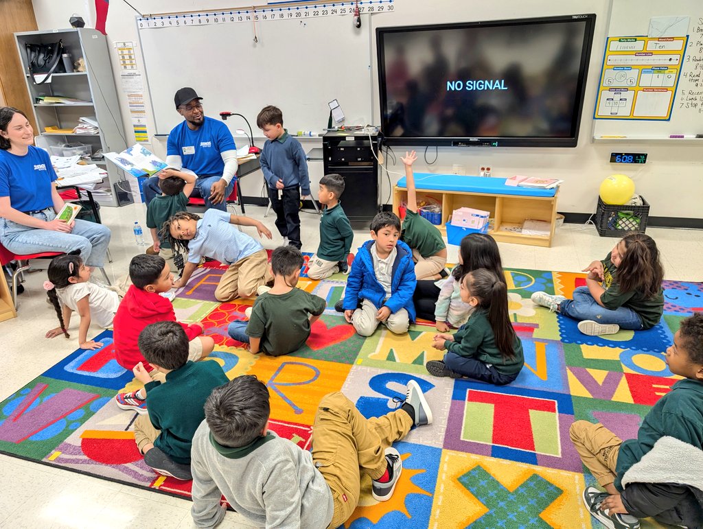 MsPatelLibrary's tweet image. BIG thank you to @UnitedWayDallas and @atmosenergy for volunteering to read to our students for Read Across America Day! 📚 You brought so much joy to our classrooms, and the students absolutely loved it! We're grateful for your support! ❤️ @DISD_Libraries @CasaViewES