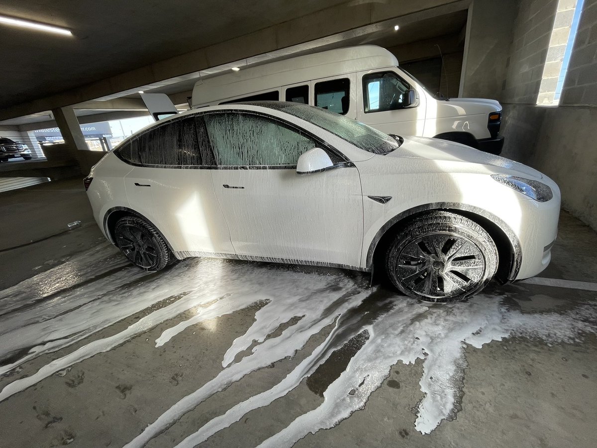 LDDavisTheOne's tweet image. If you need a full Car Detail In #DallasTx HMU #HandWash 🖐🏾 🧼 🧽