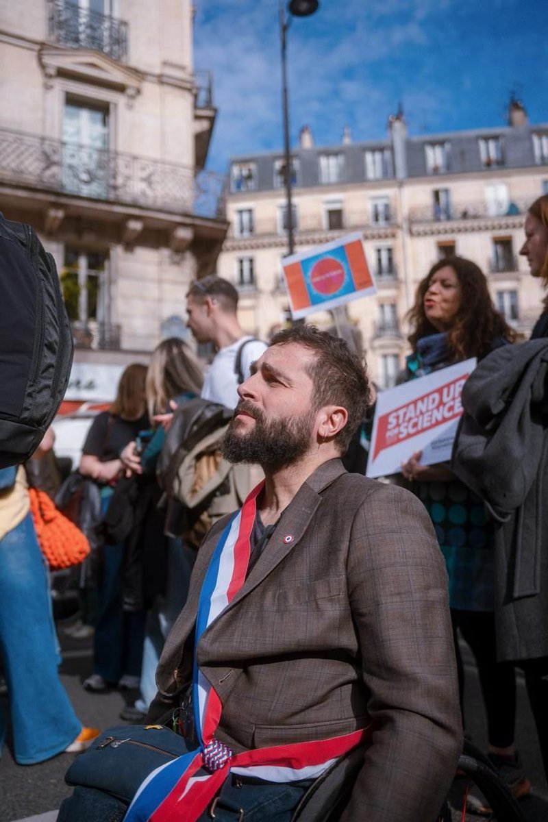 GenerationsMvt's tweet image. Les députés et militants Génération·s mobilisés pour soutenir la science, la recherche académique et le monde universitaire, face aux attaques brutales d'Elon Musk, face aux coupes drastiques des budgets Macron !

#StandUpForScience