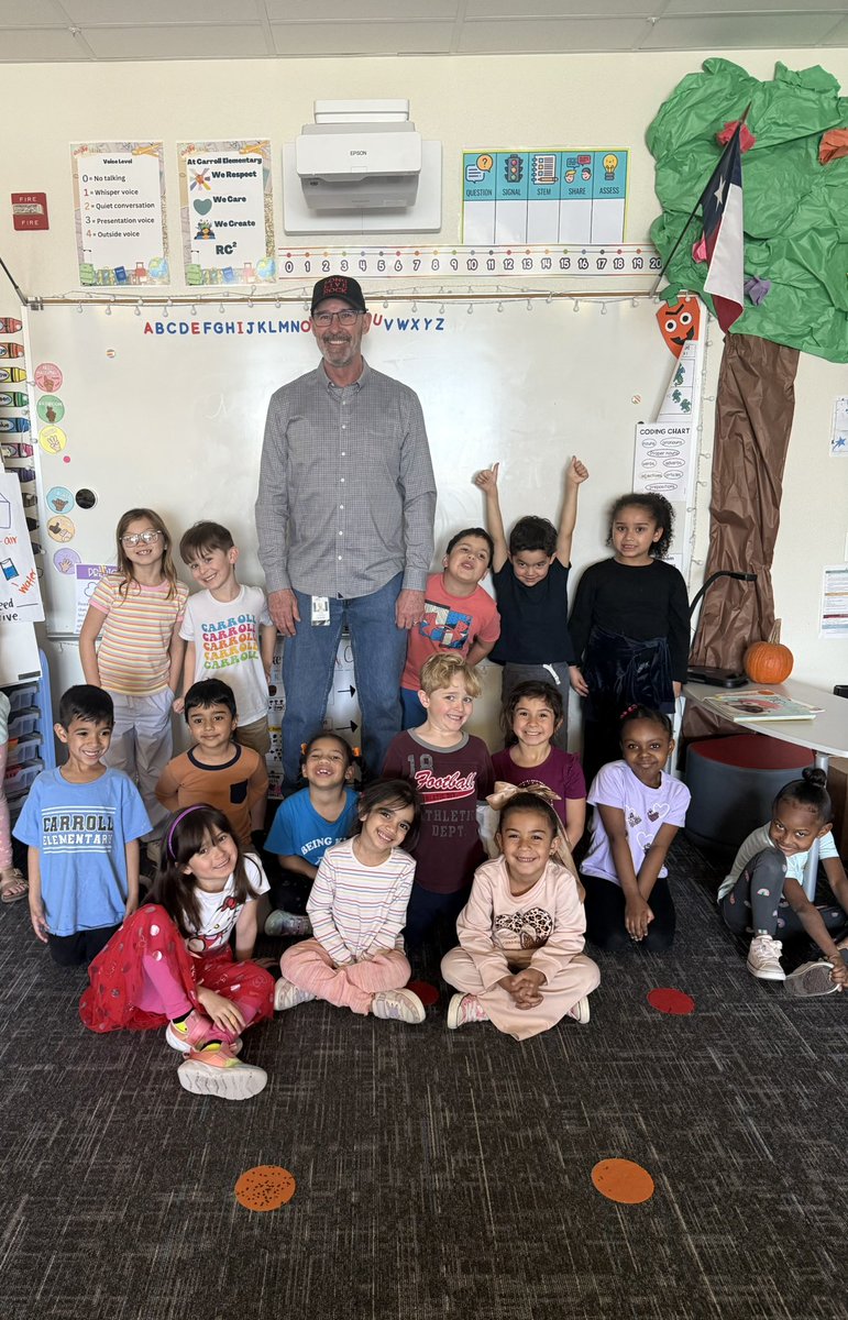 We love Mystery Reader Friday in Kindergarten!! Thanks for coming <a href="/waldripm/">Mike Waldrip</a> 😊😊