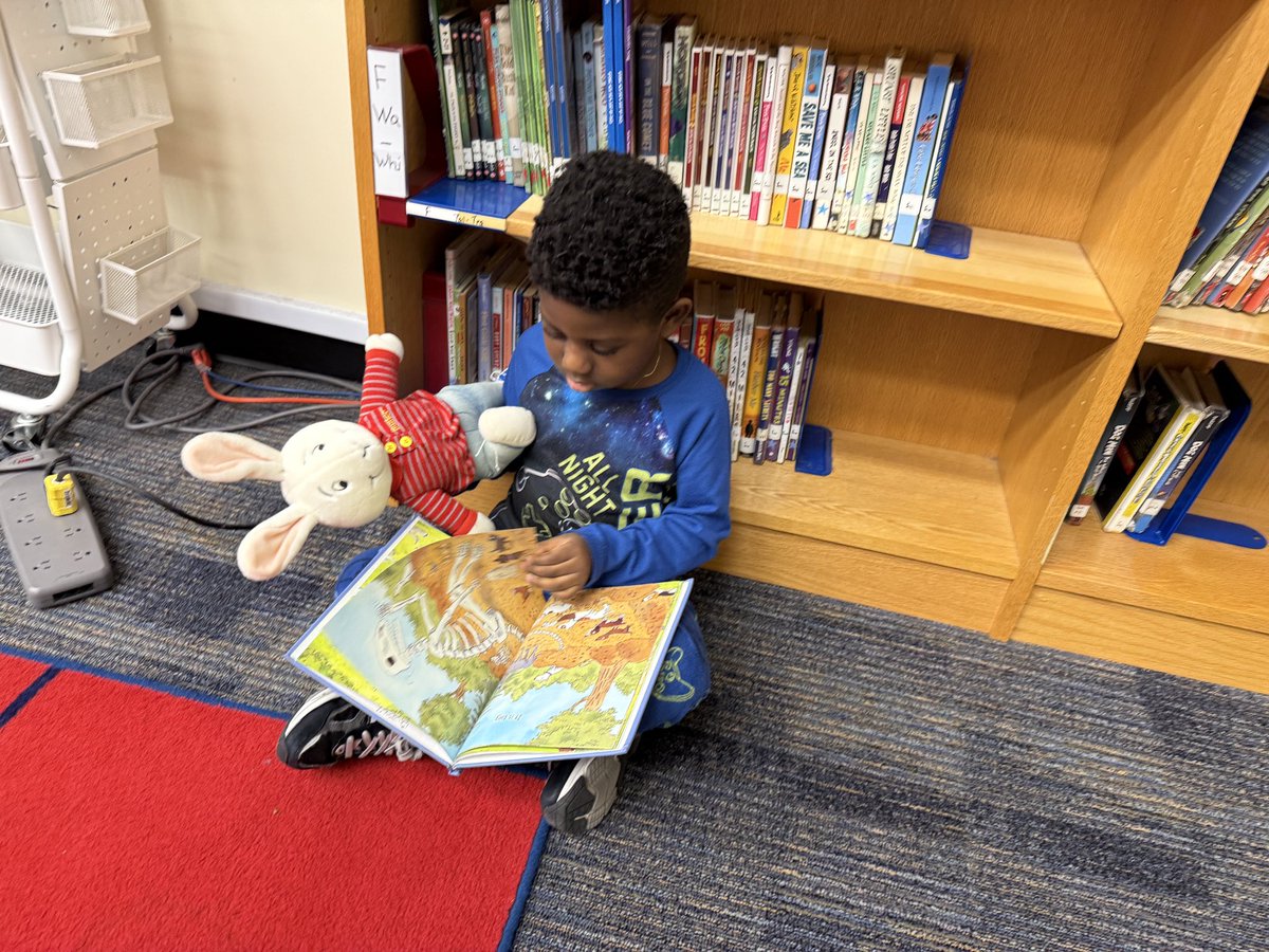 Pre-K reads to a stuffy!