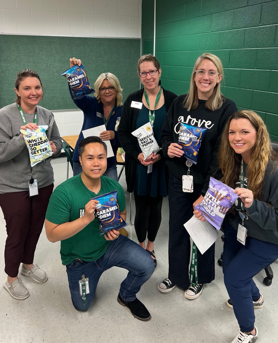 WGHS_warriors's tweet photo. 📣 Shoutout to @doadoublegood for bringing the joy to our faculty this week!🍿 We enjoyed sampling the delicious flavors of Double Good popcorn during our faculty meeting, and we are beyond grateful for this generous donation.
#doadoublegood #TeacherAppreciation https://t.co/1ZYeD61eCX