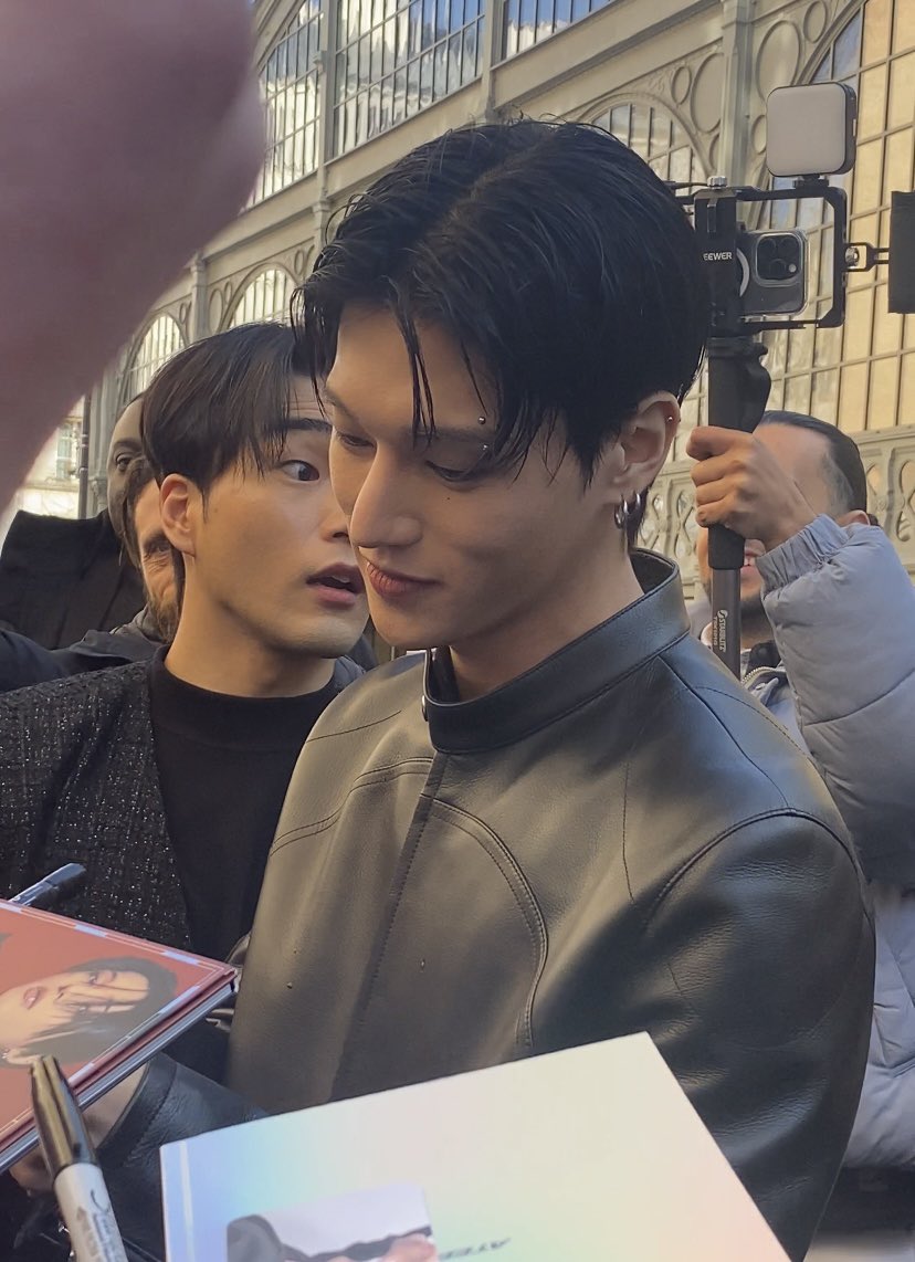 Rym been signed by Shua 💜 tweet media