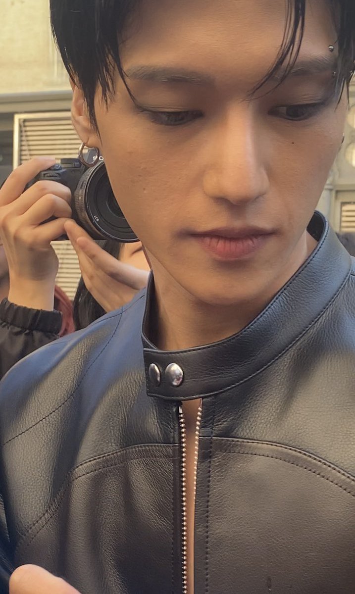 Rym been signed by Shua 💜 tweet media