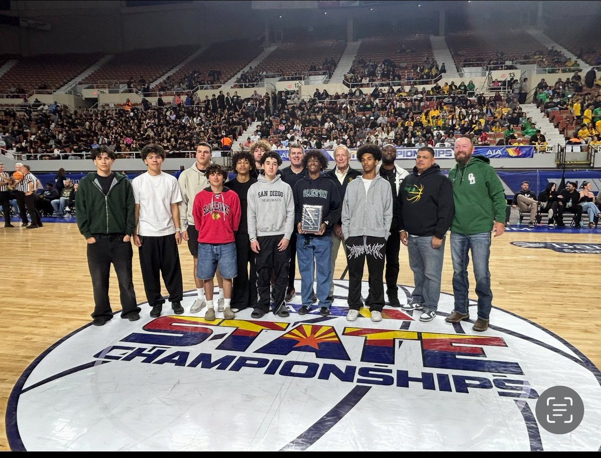Proud of my basketball team for receiving the <a href="/AZPreps365/">AZPreps365</a> sportsmanship award 🏀 #greenway #basketball