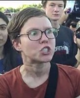 Dato curioso, la imagen de esta chica tiene casi 10 años de existencia, y ni es feminista, en el video donde aparece solo grita por que hay mucho ruido y hace una cara chistosa