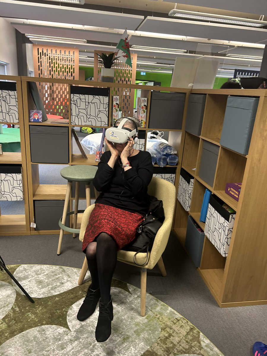 Deputy leader &amp; I visited our city centre youth service hub. What a brilliant team; their commitment to our young people is second to none. They showed us the new VR headsets for anti-gang and knife education, which is all about real-life scenarios and making the right choice.