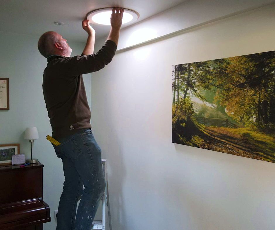 Spent the day replacing a competitors flexible light tunnel.  Not all daylight tunnels provide the same levels of light!

Video coming soon.

Get in touch to arrange a survey today buff.ly/GEIQEi3 

#Solatube #Daylight #Skylight