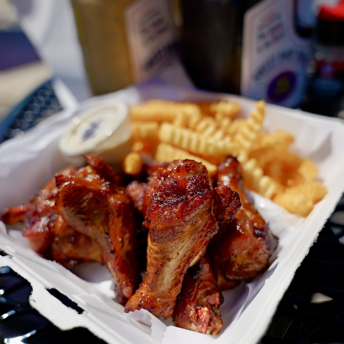 roysteinhatchee's tweet photo. Smoked Wings are back this weekend! $11.99 with your pick of Alabama White, Buffalo, Garlic Parm, or Teriyaki sauce. Plus, Prime Rib starts today at 3 PM—don’t miss out!
#TasteOfRoys #SmokedWings #PrimeRib https://t.co/LUUZ7v5qtG