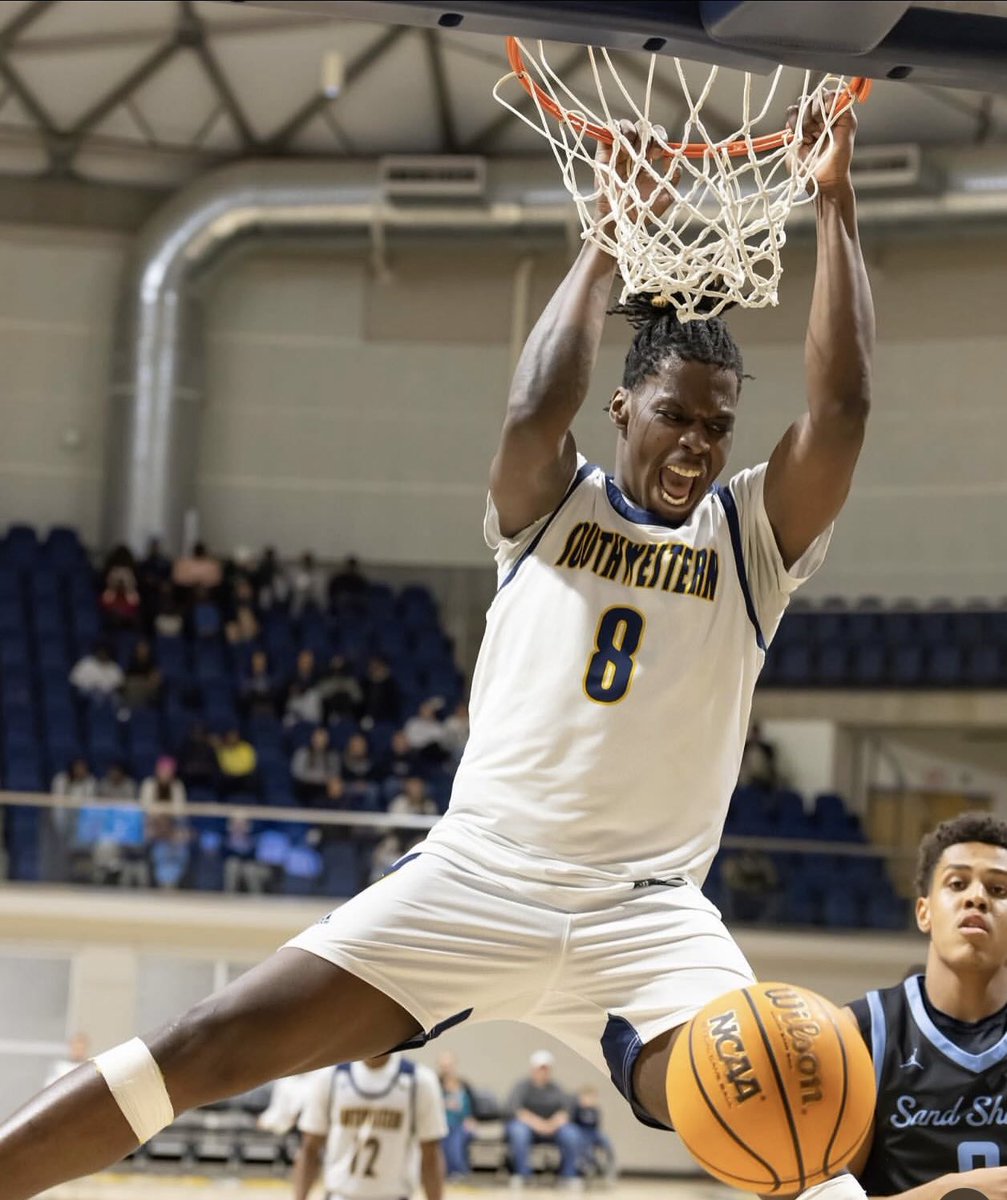 JamieShaw5's tweet photo. Georgia Southwestern (DII) PF Josiah Shackleford plans to enter the transfer portal he tells @on3.

The 6-9 Greenville, NC native averaged 17.0 points &amp; 7.3 rebounds on 56.2% FG this season.

Has 1 year of eligibility. Played at Florida Gulf Coast.

https://t.co/TkpOHXdngG https://t.co/1xq238MO1M