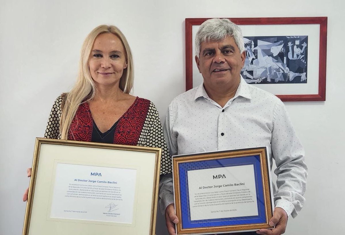 Reconocimiento. De la actual Fiscal General María Cecilia Vranicich a su antecesor y futuro integrante de la Corte Jorge Baclini. “Por sus aportes a consolidar la institución”, expresó