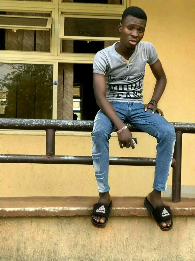 Dwhales_Sr's tweet image. Omo... 😂 
Graduated 2020
#Mapoly