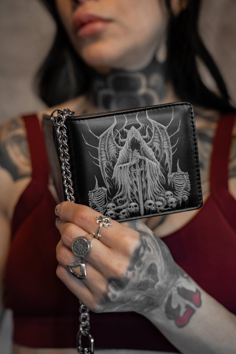 VampireFreaks's tweet photo. We are so thrilled to let you know that we have even more wallets like our Angel of Death Bifold Wallet w/ Chain!
Would you rock this wallet?
๐ท@countessmanor
#Goth #Wallet #GothicWallet #GothWallet #Metal #BiFoldWallet #WalletChain #MallGoth #VampireFreaks https://t.co/sxJc0nE1C5