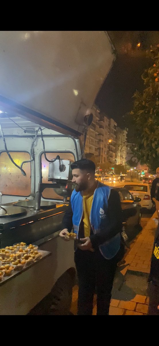 📍Bahçelievler Hacı Halil Cami

İl Gençlik çalışmaları olarak, teravih namazı sonrası şehitlerimiz için lokma dökümü gerçekleştirdik.
