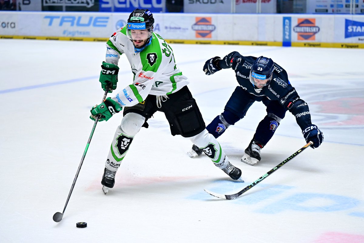 telhcz's tweet photo. 0:3 ➡️ 3:3 ➡️ 3:5! 

@bkboleslav nejprve přišla na západě Čech o tříbrankový náskok, hrdinou bruslařů se stal tři minuty před koncem Petr Čajka 🙌🏻

📸 Jan Pavlíček

#TELH | #momentyplayoff | #zatitulem | #PLZMBL https://t.co/4bnESn6Hyi