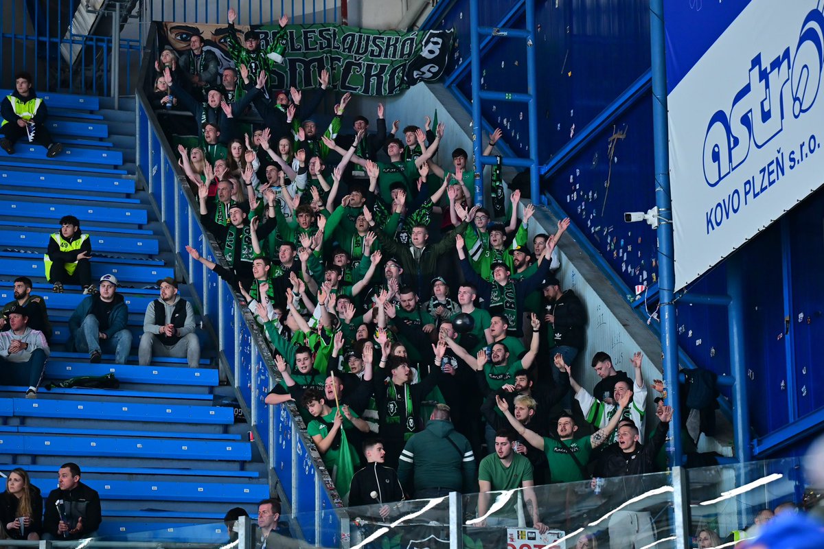telhcz's tweet photo. 0:3 ➡️ 3:3 ➡️ 3:5! 

@bkboleslav nejprve přišla na západě Čech o tříbrankový náskok, hrdinou bruslařů se stal tři minuty před koncem Petr Čajka 🙌🏻

📸 Jan Pavlíček

#TELH | #momentyplayoff | #zatitulem | #PLZMBL https://t.co/4bnESn6Hyi