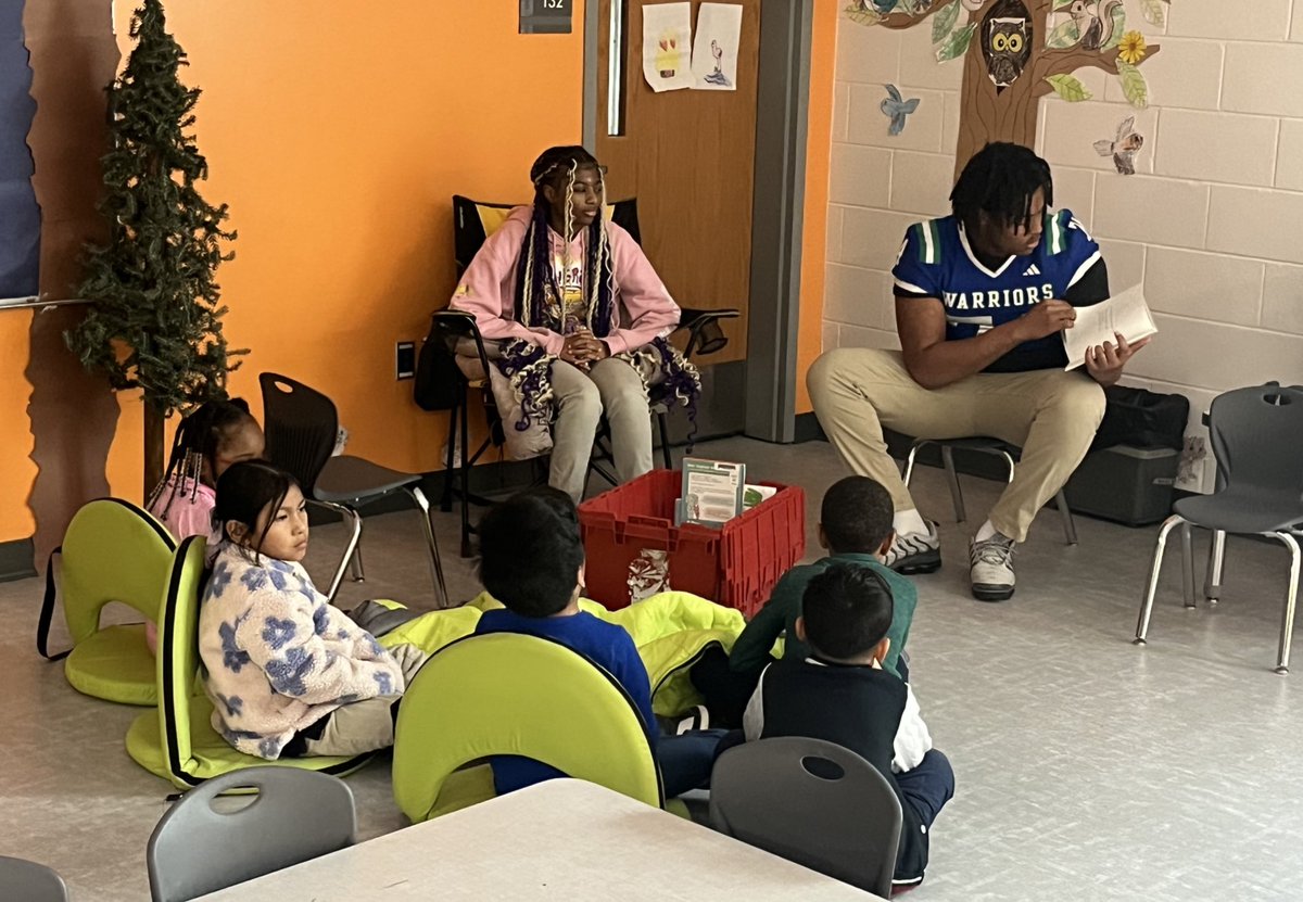 Finished up Read Across America Week!! Our guys were back at Winton Woods ECC today to cap off a great week!! 📚🇺🇸🟦🟩🦾