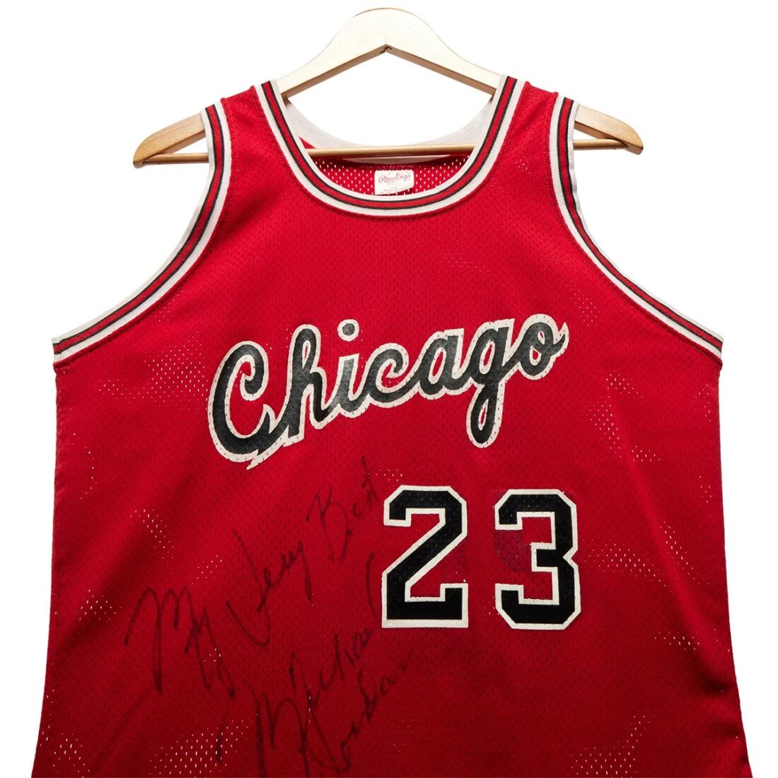 lsdls's tweet photo. 🤯 Les maillots de Michael Jordan et Kobe Bryant estimés à 20 millions de dollars ➡️ https://t.co/4MfUotJcyi https://t.co/WpcdIcRXfh