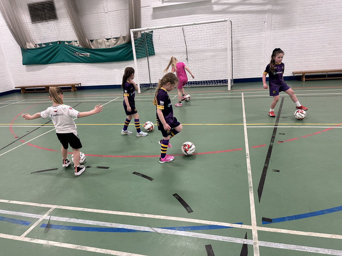 FCCityofWxm's tweet photo. “Girls, turn up & play | Another fantastic session with Coach Lili Jones this evening, focusing on passing & trapping. We hope you all had a blast! Still a few spots left—don’t miss out! 👀 #GirlsFootball #TrainWithUs” ⚽️💜 https://t.co/98YHP0NrrI