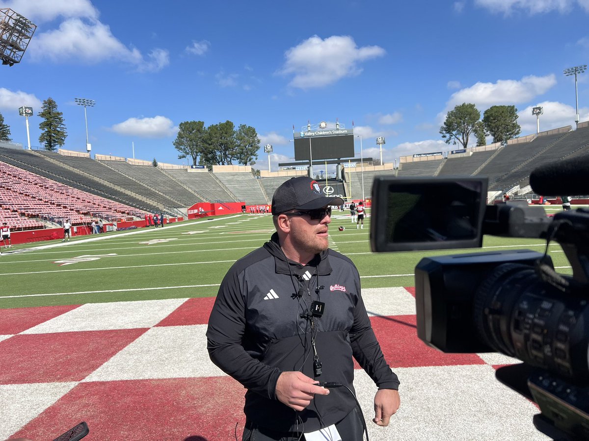 AlecOnFOX7's tweet photo. The Matt Entz era begins.

@FresnoStateFB back for Day 1 of spring ball. Entz says he’s focused on building off the field relationships with players and staff. He also already lost his voice. @ABC30 https://t.co/QeX8N3Y4hn