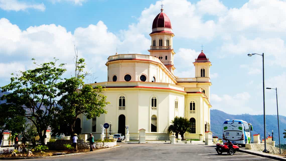 MinturCuba's tweet photo. 🌴🌞El Santuario de la Virgen de la Caridad del Cobre no solo es un centro religioso, sino también un símbolo de la resistencia y la unidad del pueblo cubano a lo largo de su historia. #Cuba #CubaUnica #CubaTravel 👉https://t.co/CSHfAeq76L https://t.co/t2rAdI0CdM