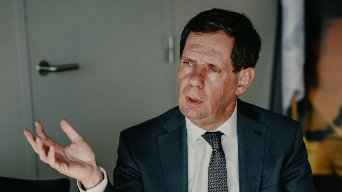 Geert Van Poelvoorde, topman bij staalreus ArcelorMittal: 'We hebben nog één jaar om de staalindustrie in Europa te redden' tijd.be/ondernemen/zwa…