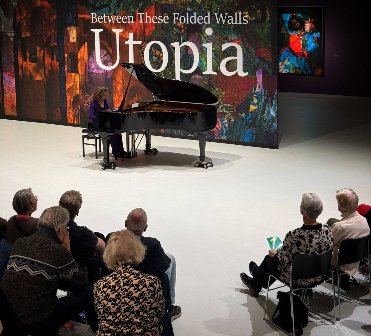 CODAapeldoorn's tweet photo. Maxime Snaterse liet zich voor haar concert in de reeks CODA Classique inspireren door de tentoonstelling 'Between These Folded Walls, Utopia'. Met het muzikale programma 'Lumineuze Dromen' voerde ze toehoorders vanavond op magistrale wijze mee naar een gedroomde toekomst. https://t.co/VJydpZ0RBR