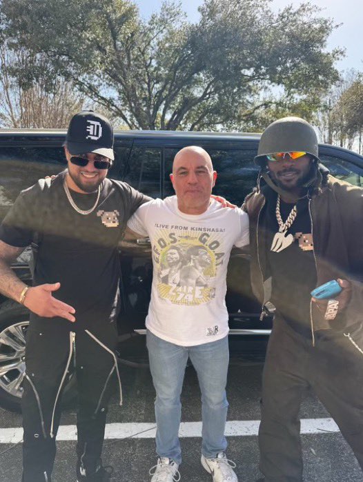 Mi_ggy13's tweet photo. 🚨 WILD RUMOR INCOMING 🚨  
Joe Rogan’s about to unleash @barkmeta and @GodsBurnt from @doginaldogs on the Joe Rogan Experience!  

Buckle up—what happens next might make you spit out your coffee ⚡️  

Retweet if you’re losing your mind over this let’s make it real! 🐶 https://t.co/At1Nn15ZnK