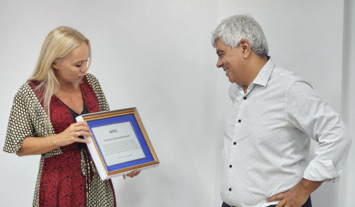 La Fiscal General reconoció el trabajo de Jorge Baclini en el MPA 

María Cecilia Vranicich encabezó un acto realizado esta mañana en la Sede Rosario de la Fiscalía General.