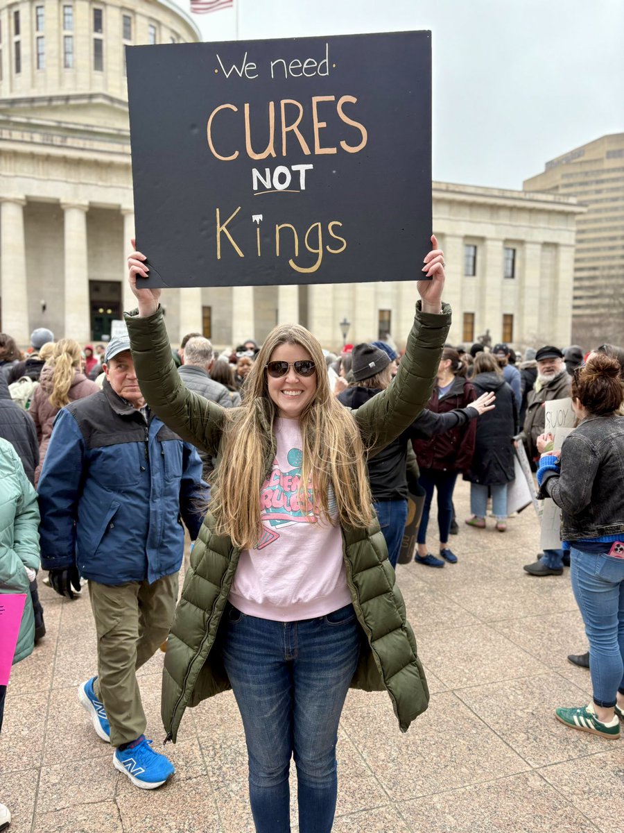 Joined fellow scientists and science enthusiasts at #StandUpForScience in Ohio sporting my Science Rules shirt! 💪🧬🔬