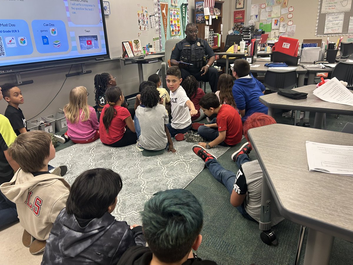 We love Officer Caldwell!! #TESLeads