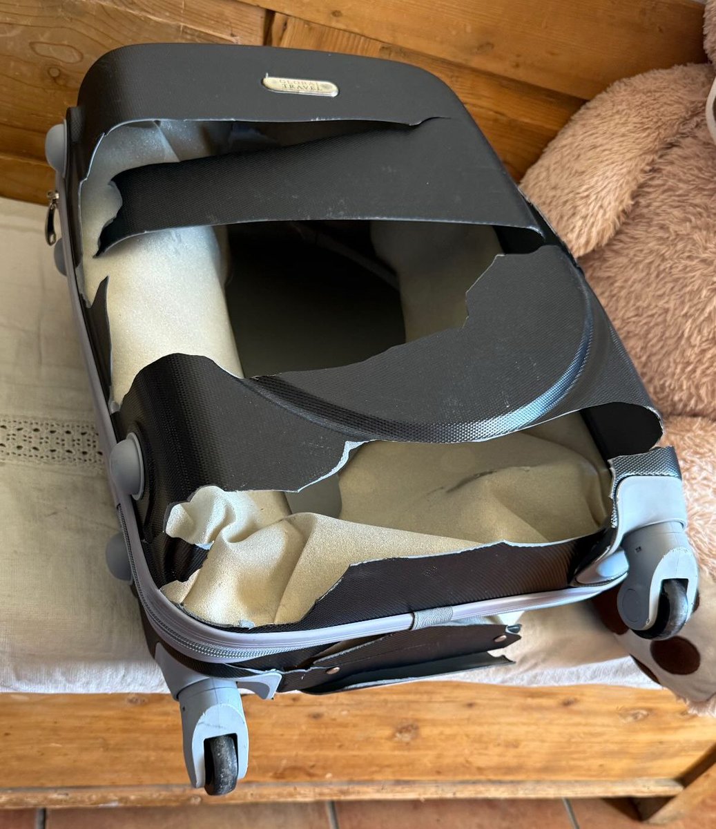 eemrb's tweet image. This is how @wizzair treat peoples cases! Mine was put on the luggage belt like this at Budapest! No explanation,no apology just told we had to go to a luggage firm in the city to see about repair!/replacement. Cost money and time out of our few days staying in Hungary! #wizzair