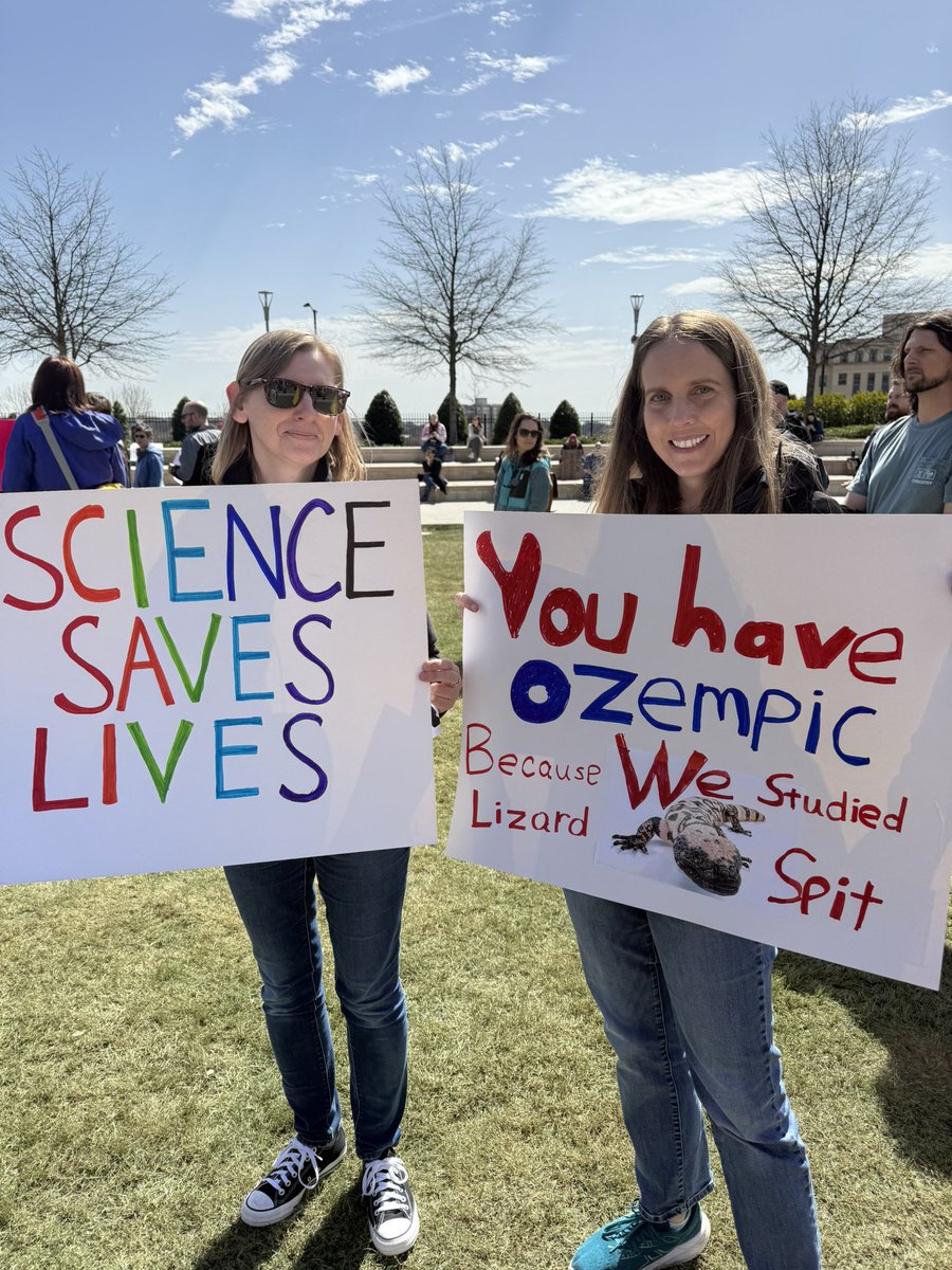 The Krause-de Kloet lab joined the March for Science and showed our support at the Georgia State House! Science saves lives AND creates jobs!