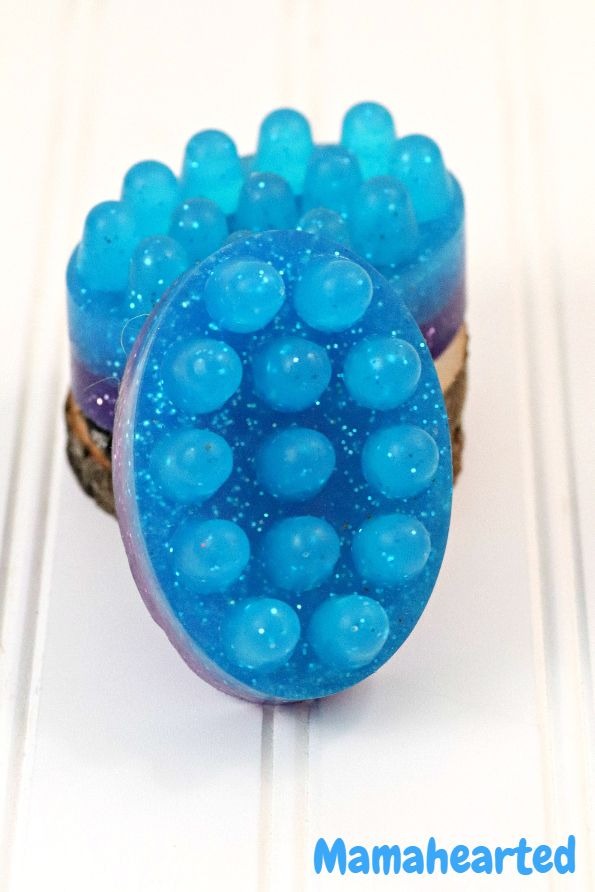 HTBlendedFamily's tweet image. Glittery Mermaid Ombre Massage Soap
Get the recipe &amp;gt;&amp;gt;&amp;gt;
rfr.bz/td1a11f

#mermaidmassagesoap #soaprecipe #homemadesoap #DIYSoap #littlemermaid