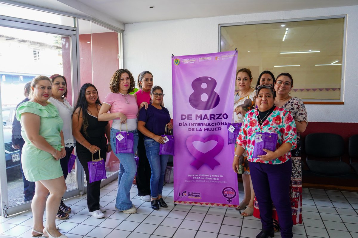 En el marco del #8M, la Unidad de Género de INVIVIENDA conmemoró el Día Internacional de la Mujer con una plática sobre salud reproductiva y sexual, así como la entrega del “Kit Violeta”, ambas dirigidas a nuestras compañeras.

¡Seguimos trabajando por espacios más equitativos!
