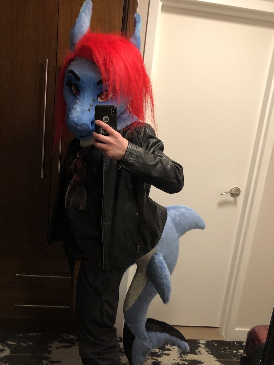 Synthwave shark (Jordan) professional shark tits tweet media
