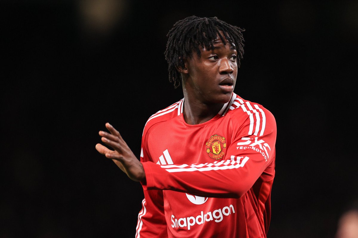UtdXclusive's tweet photo. 🚨 NEW: Kobbie Mainoo is at a standstill with Manchester United over a new contract. Mainoo is keen to stay at United, but wants a salary that recognises his value to the team.

He is demanding a wage in the region of £150k a week. [@alex_crook, @talkSPORT] https://t.co/C54sEQn5JO