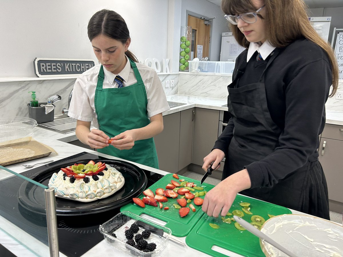 CGSFood's tweet photo. Thank you Y10 A and B GCSE students for your creativity in producing delicious puddings for the PTA Quiz night. https://t.co/wOR7b9Ku3g