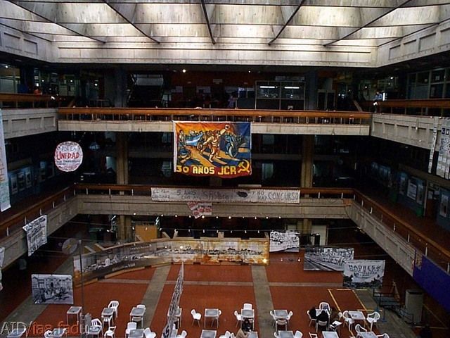 aidfadu's tweet photo. Vista de la exposición montada desde el segundo piso del patio central del pabellón III. Exposición Abuelas de Plaza de Mayo | AID•FADU•UBA https://t.co/tlWaHUm8zc. https://t.co/GbVbRxNnsR