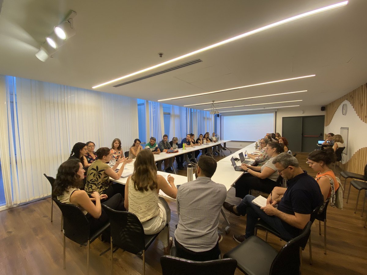 sambonelli's tweet image. Estos interrogantes fueron el eje de la exposición “El rol de la inteligencia de datos y la evidencia en la mejora de los aprendizajes y el fortalecimiento de las políticas educativas”, que se realizó esta mañana en el @EducacionBA. 🏫