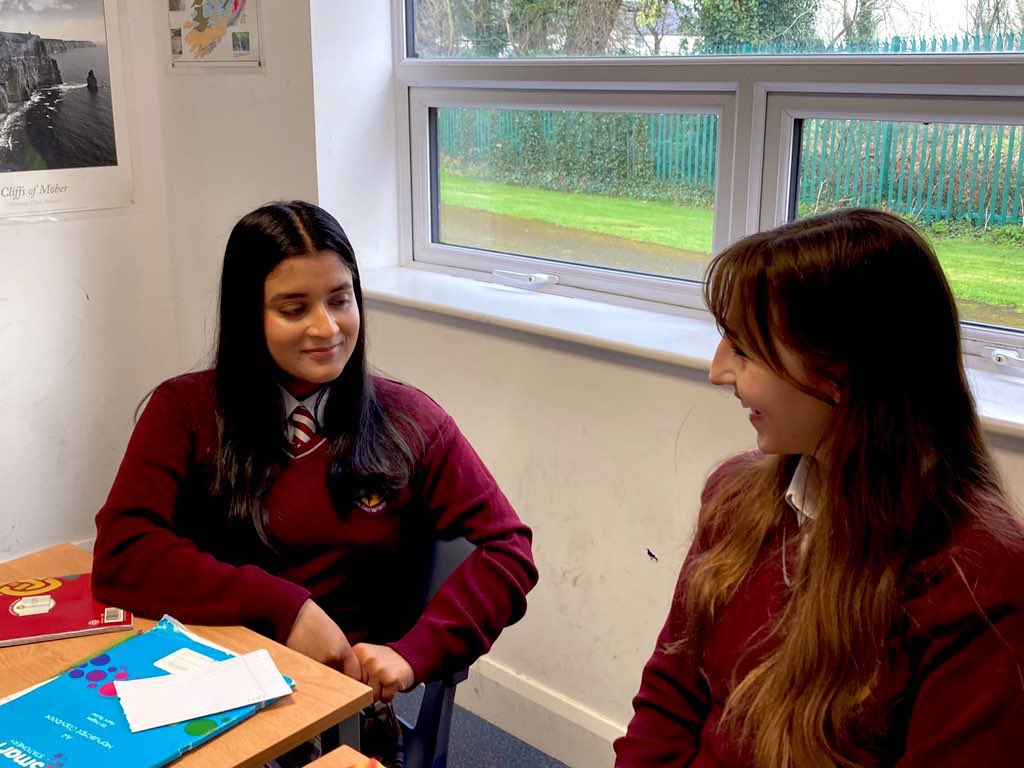 scoildara's tweet image. Today we shine a light on language learning! ☀️ Well done to our 5th-year French students for engaging in some great French conversation practice this morning. Thank you to Ms Jenkins for sharing .🇫🇷👏 #FrenchClass #LanguageLearning