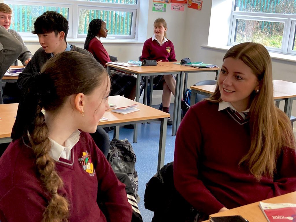 scoildara's tweet image. Today we shine a light on language learning! ☀️ Well done to our 5th-year French students for engaging in some great French conversation practice this morning. Thank you to Ms Jenkins for sharing .🇫🇷👏 #FrenchClass #LanguageLearning