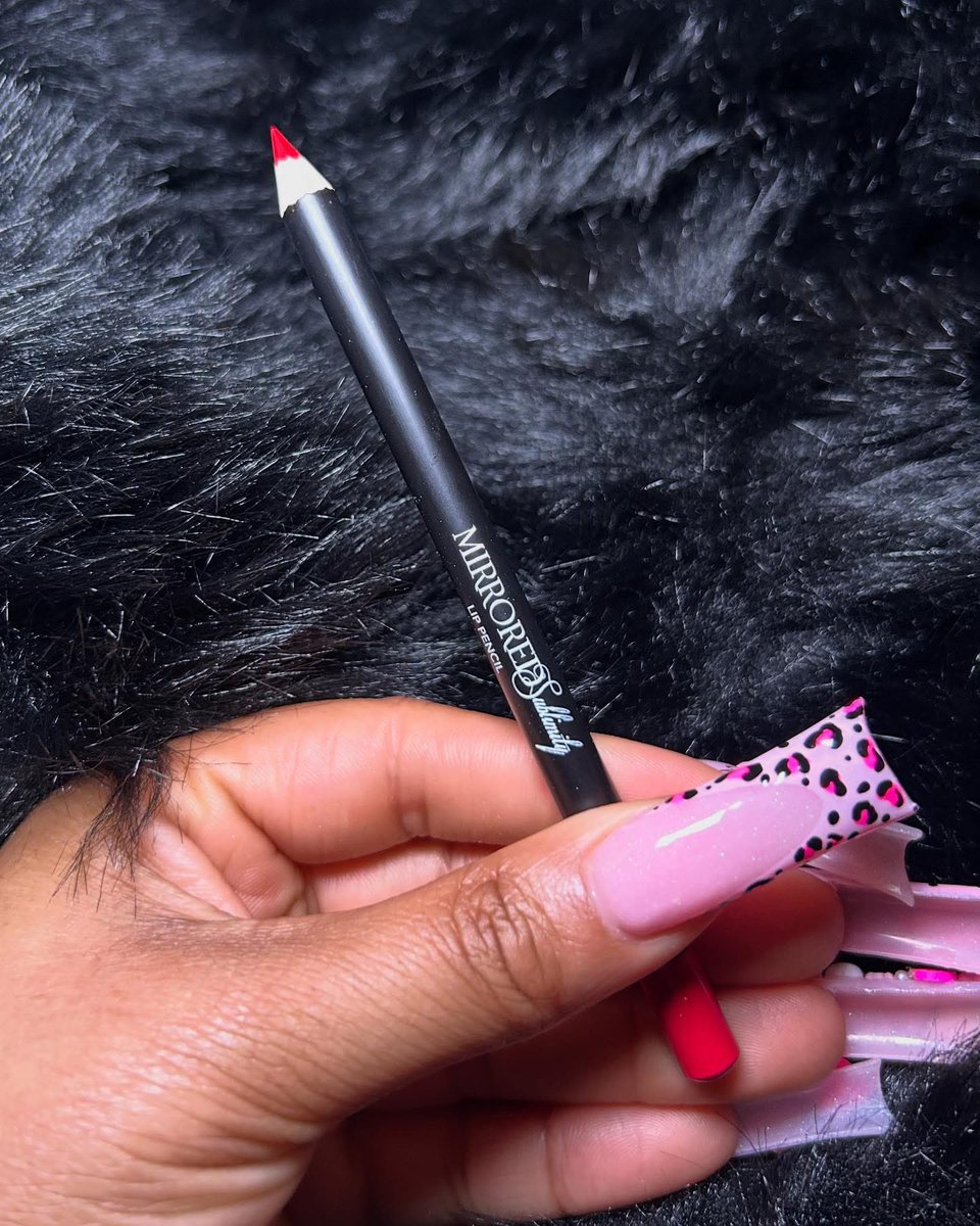 MSublimity's tweet image. A good lip combo comes with a great lip, pencil: pigmented, long, lasting, and luxurious. 

What glamorous glosses would you pair with these lip pencils. 
Cocoa , sultry and passion lip pencil.

#mirroredsublimity