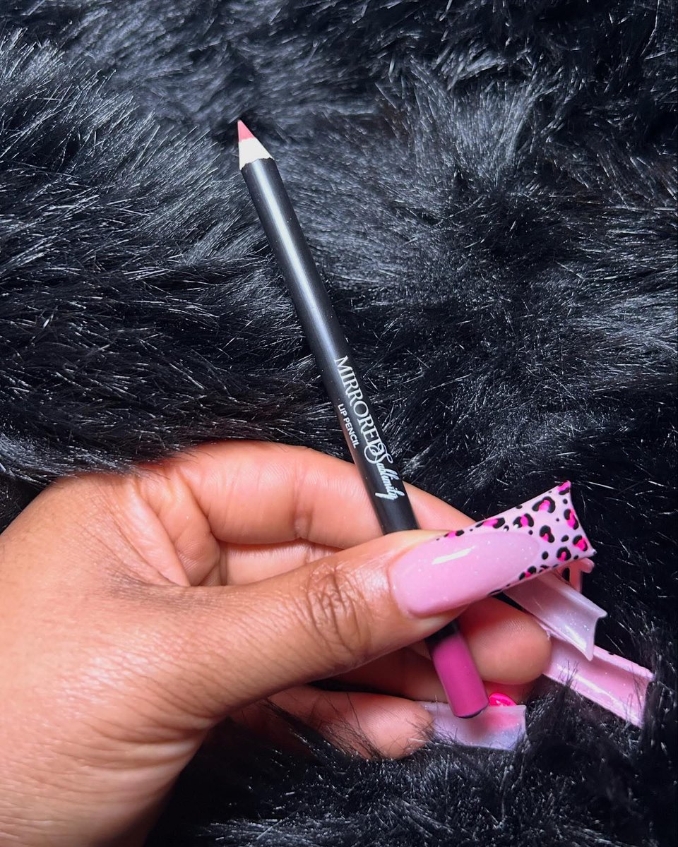 MSublimity's tweet image. A good lip combo comes with a great lip, pencil: pigmented, long, lasting, and luxurious. 

What glamorous glosses would you pair with these lip pencils. 
Cocoa , sultry and passion lip pencil.

#mirroredsublimity