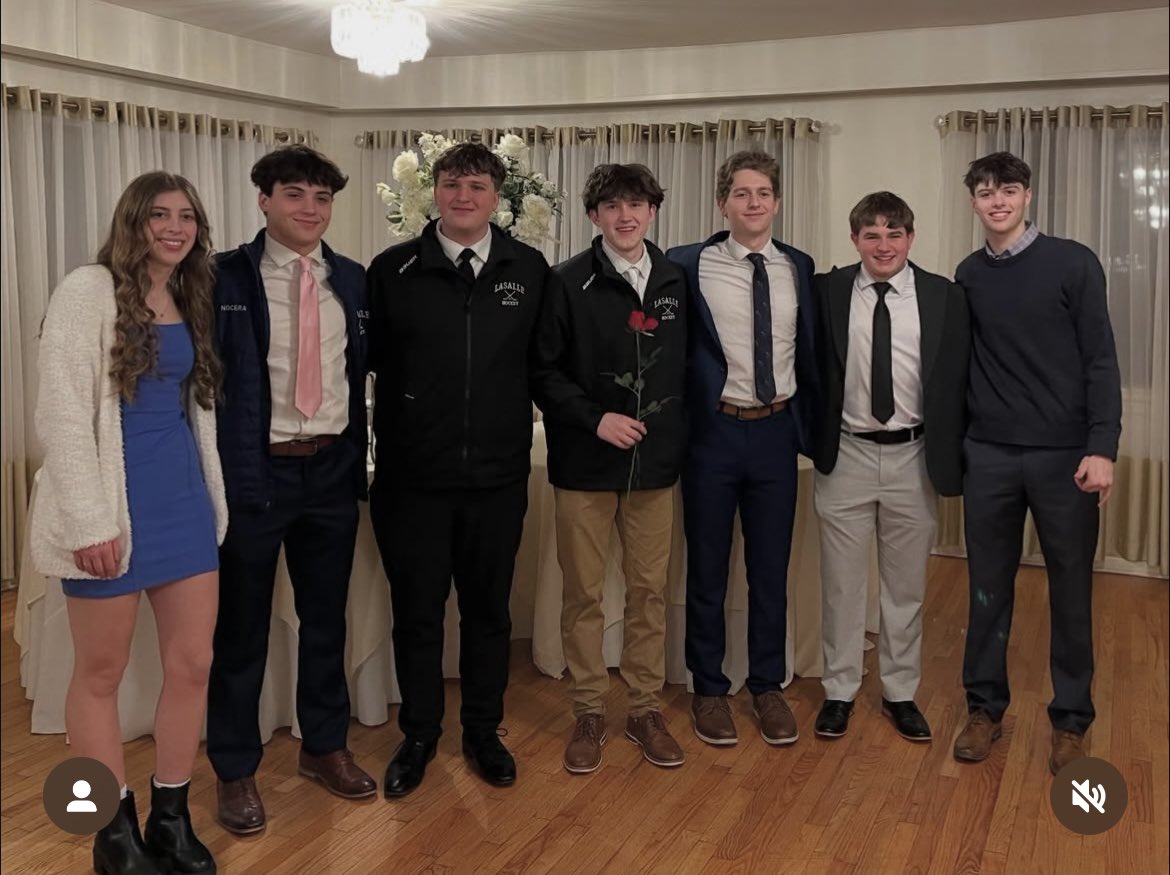LSICadetHockey's tweet image. Celebrating LSI Hockey at our annual banquet. What a memorable season! Honoring our seniors with their framed sweaters. 💙🤍 Wish you the best!  🍀🍀🍀 @lasallecbc @Sec2hockey
